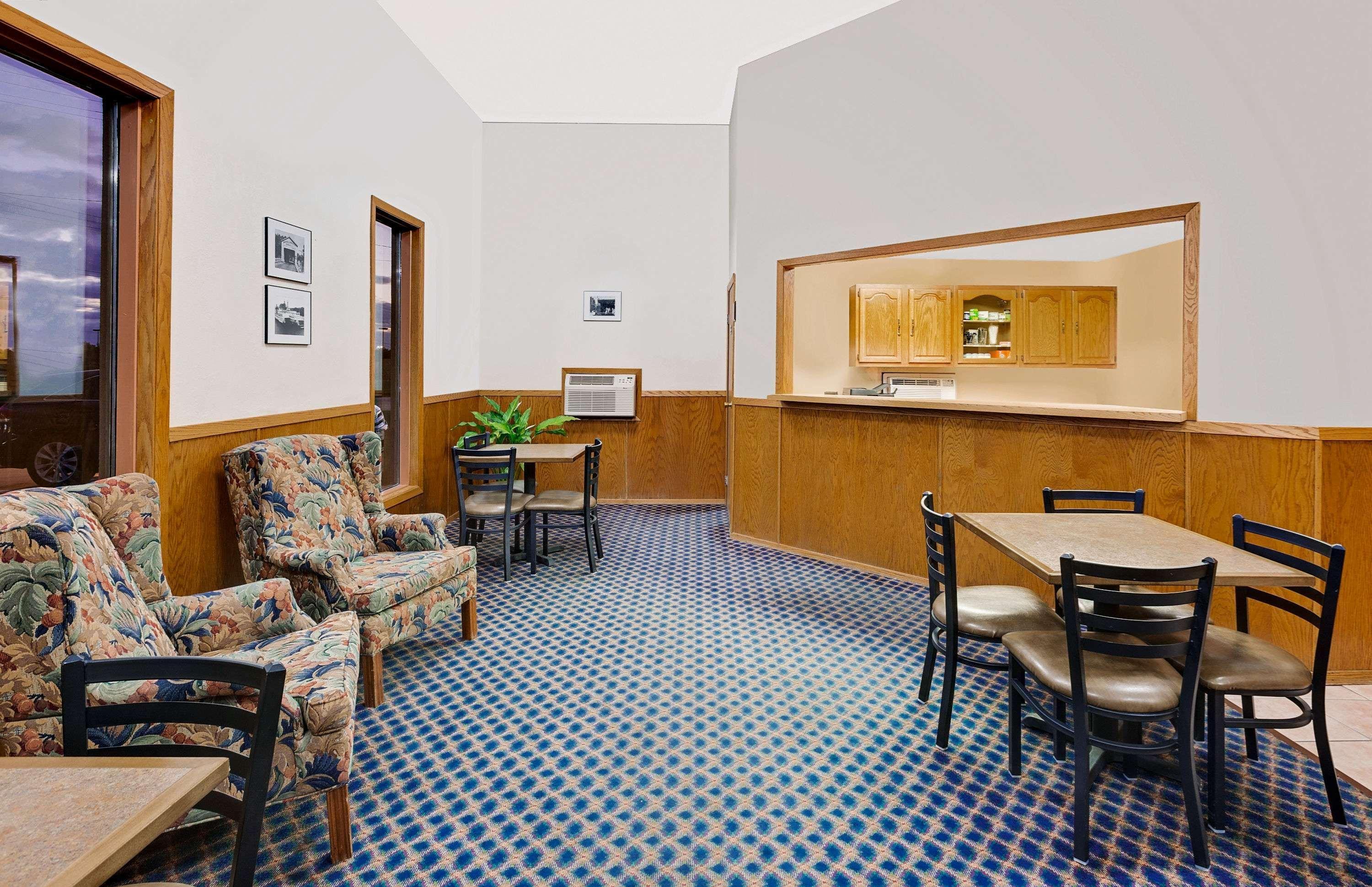 Super 8 By Wyndham Keokuk Hotell Exteriör bild