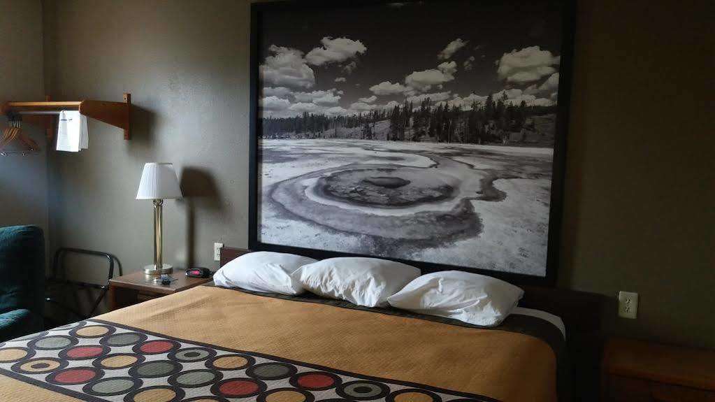 Super 8 By Wyndham Keokuk Hotell Exteriör bild