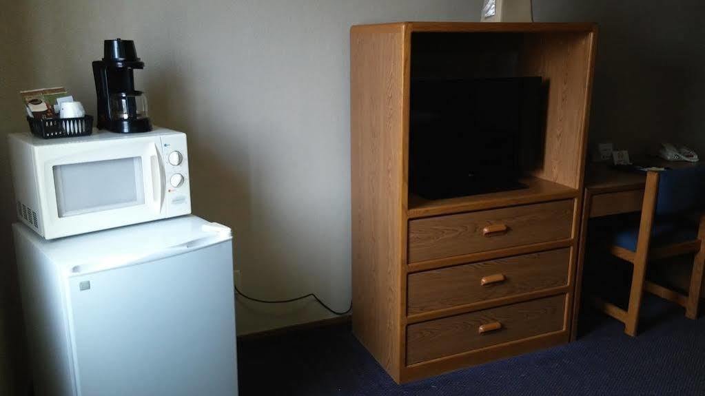 Super 8 By Wyndham Keokuk Hotell Exteriör bild